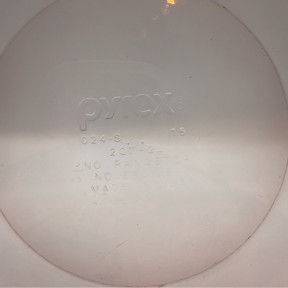 Pyrex Amethyst Purple Cranberry Ribbed Lidded Casserole Dish 2qt / 2L - Picture 4 of 5